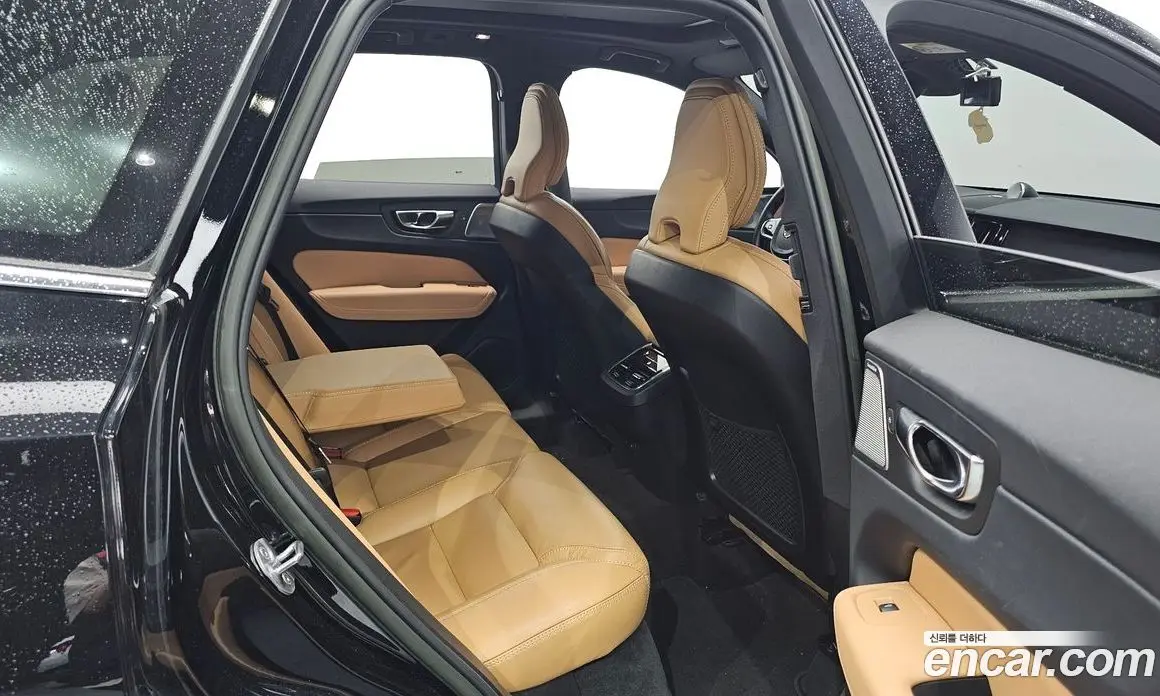 Volvo XC60 2022 2.0 автомат (гидро), фото 16