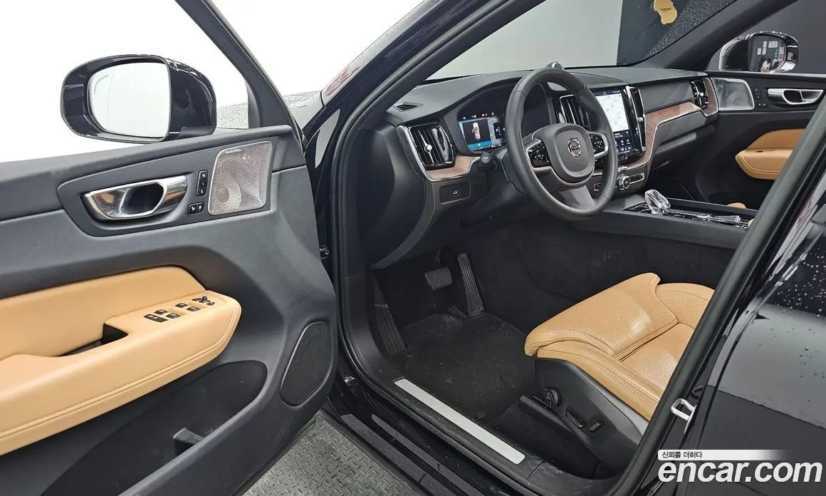 Volvo XC60 2022 2.0 автомат (гидро), фото 17