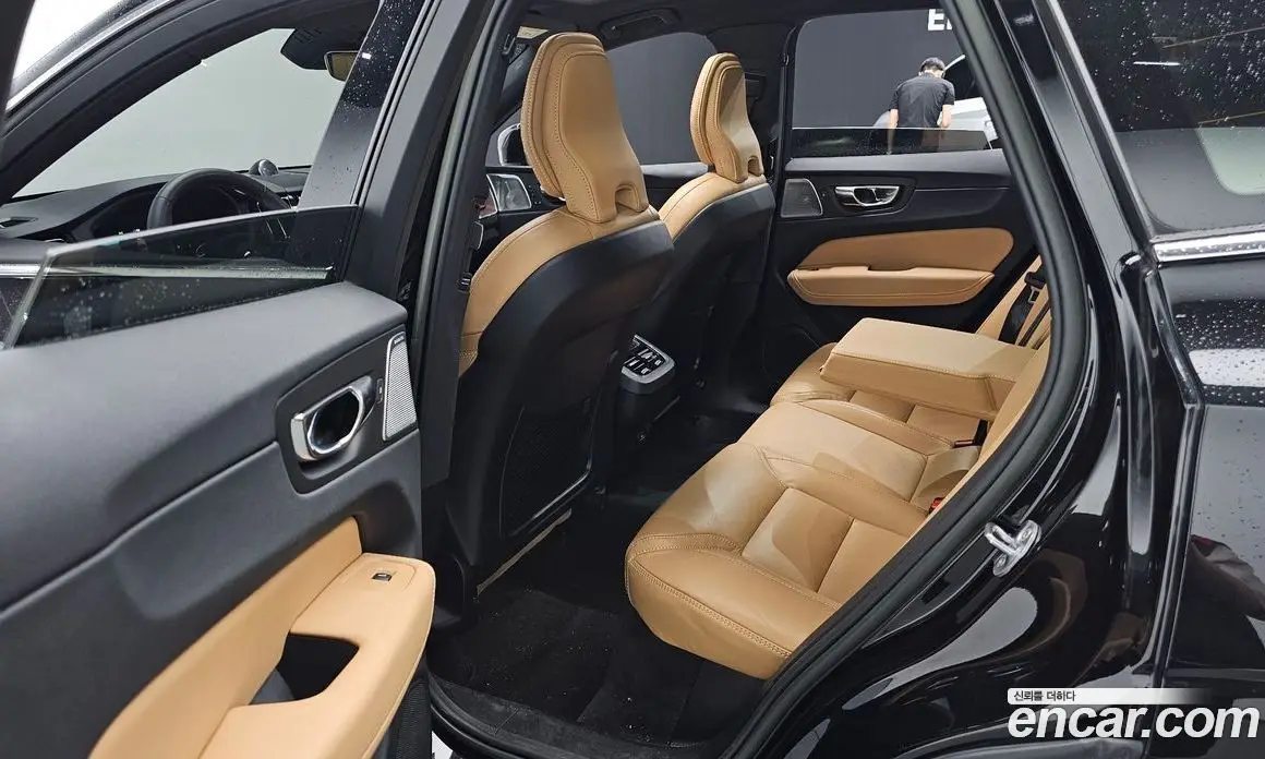 Volvo XC60 2022 2.0 автомат (гидро), фото 18