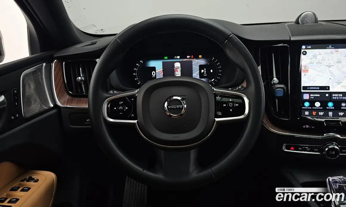 Volvo XC60 2022 2.0 автомат (гидро), фото 19