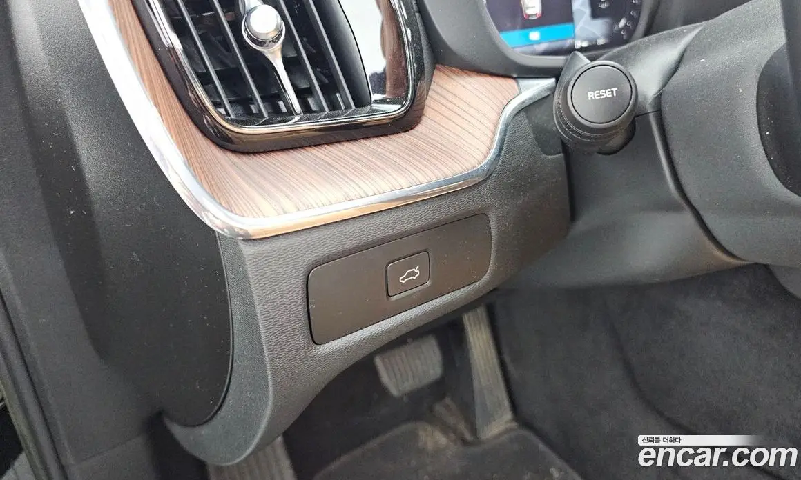 Volvo XC60 2022 2.0 автомат (гидро), фото 28