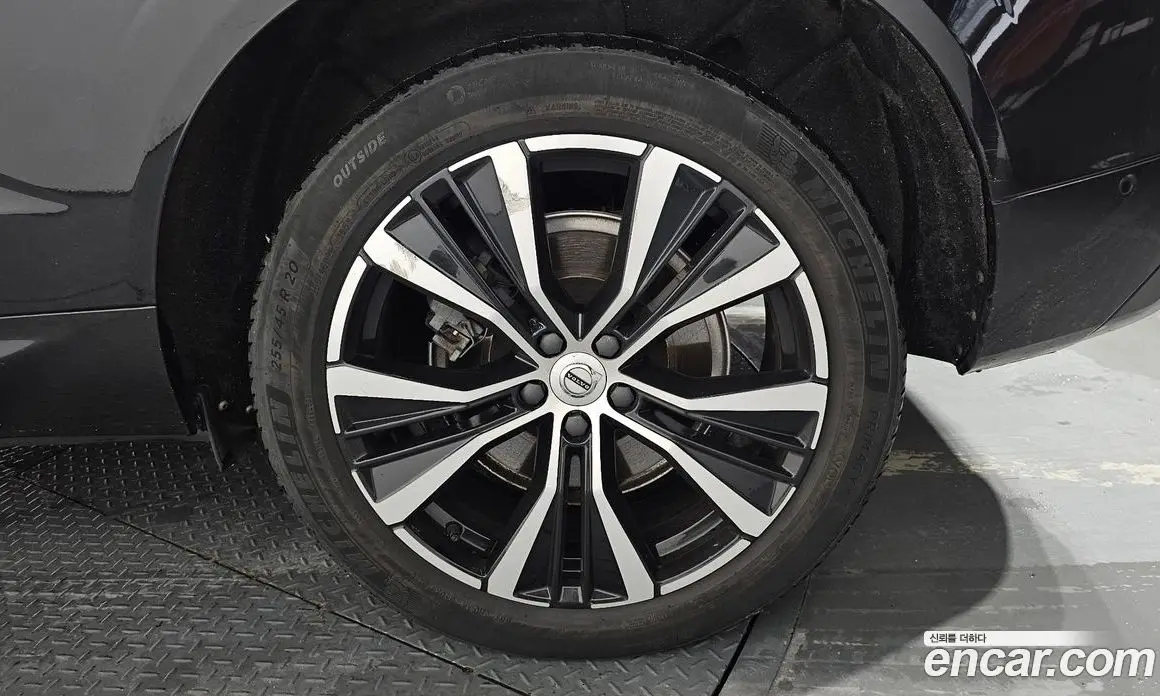Volvo XC60 2022 2.0 автомат (гидро), фото 7