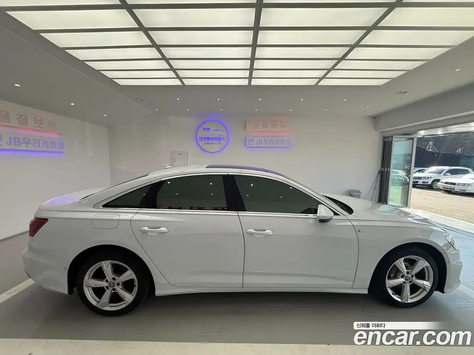 Audi A6 2020 2.0 автомат (гидро), фото 7