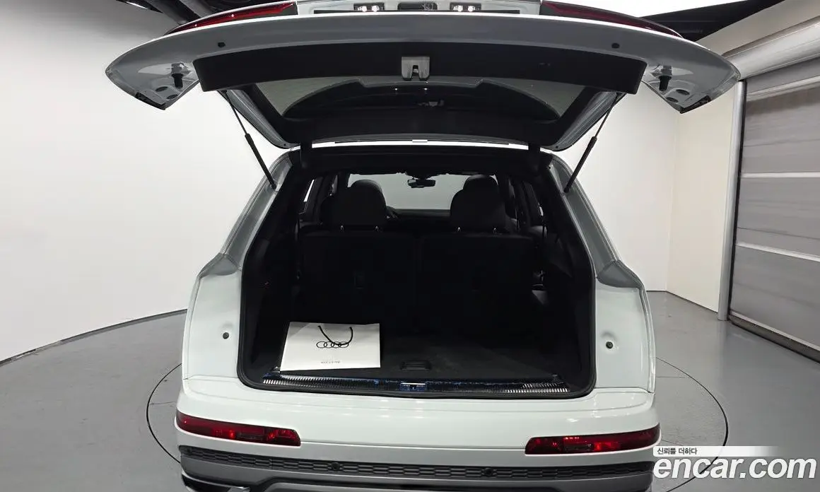Audi Q7 2022 3.0 автомат (гидро), фото 20