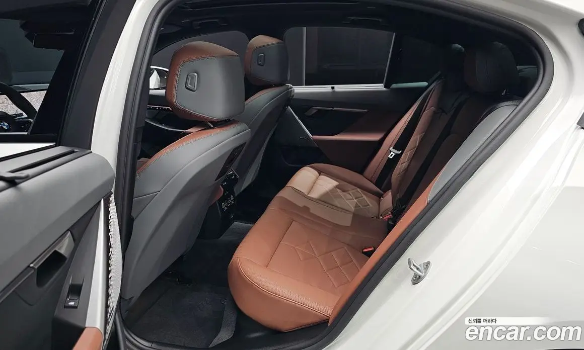 BMW 5 серия 2025 2.0 автомат (гидро), фото 15
