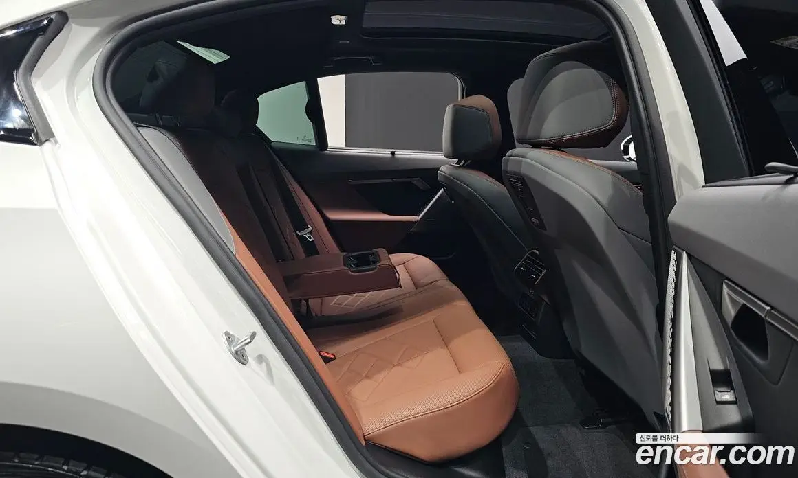 BMW 5 серия 2025 2.0 автомат (гидро), фото 17