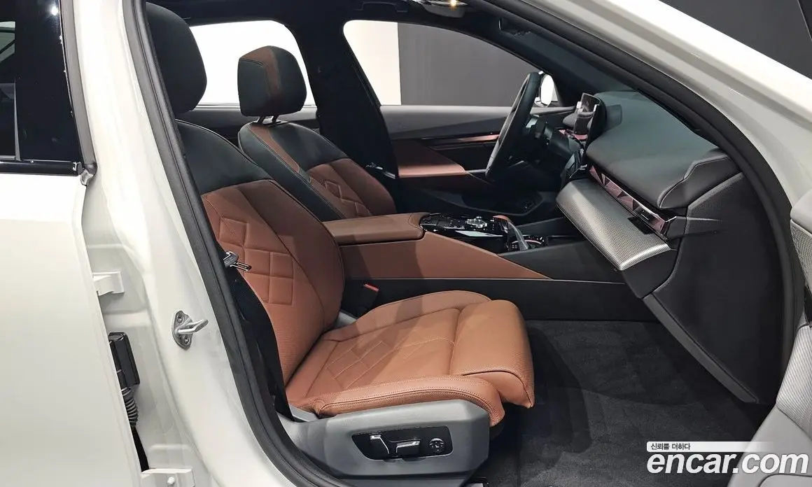 BMW 5 серия 2025 2.0 автомат (гидро), фото 18