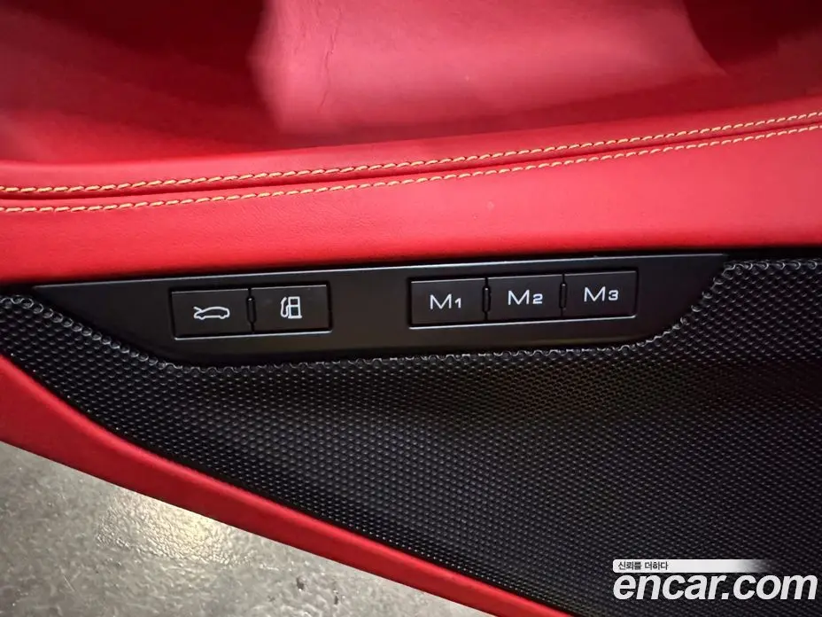 Ferrari F8 2021 3.9 автомат (гидро), фото 17 Ferrari F8 2021 3.9 автомат (гидро), фото 17