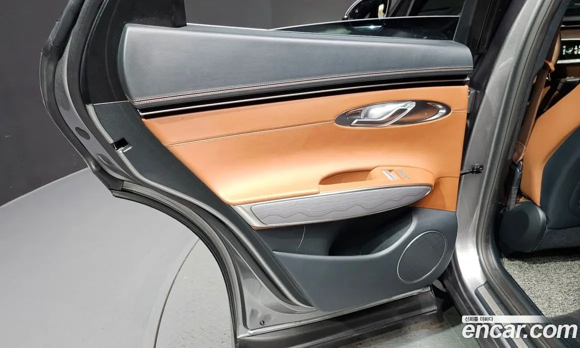 Genesis GV70 2021 2.5 автомат (гидро), фото 15 Genesis GV70 2021 2.5 автомат (гидро), фото 15