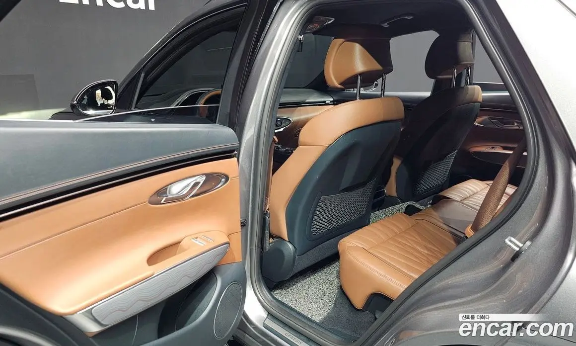 Genesis GV70 2021 2.5 автомат (гидро), фото 30 Genesis GV70 2021 2.5 автомат (гидро), фото 30