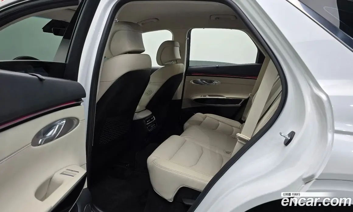 Genesis GV70 2024 2.5 автомат (гидро), фото 18 Genesis GV70 2024 2.5 автомат (гидро), фото 18