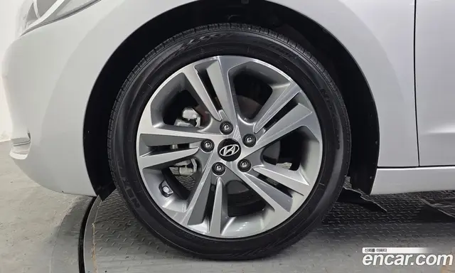 Hyundai Avante 2018 1.6 автомат (гидро), миниатюра 4 Hyundai Avante 2018 1.6 автомат (гидро), миниатюра 4