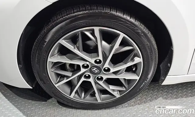 Hyundai Avante 2019 1.6 автомат (гидро), миниатюра 5 Hyundai Avante 2019 1.6 автомат (гидро), миниатюра 5