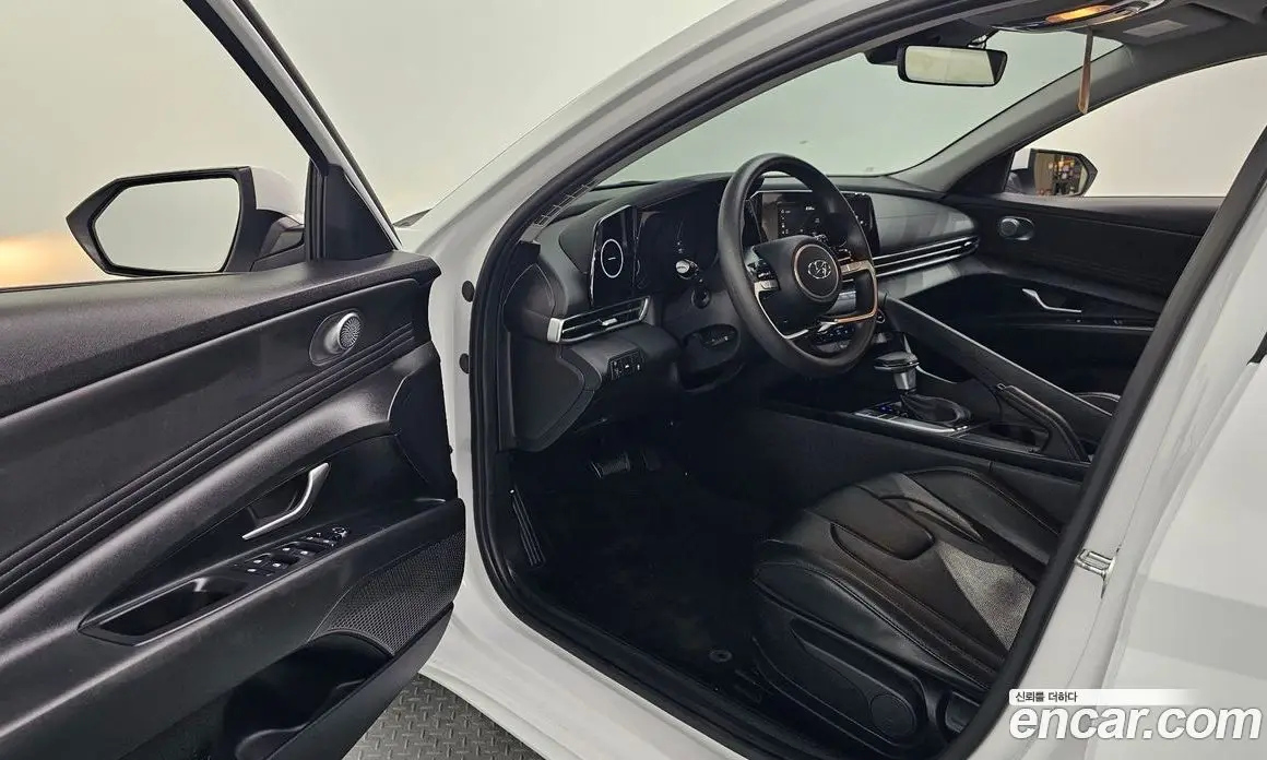 Hyundai Avante 2021 1.6 автомат (гидро), фото 13