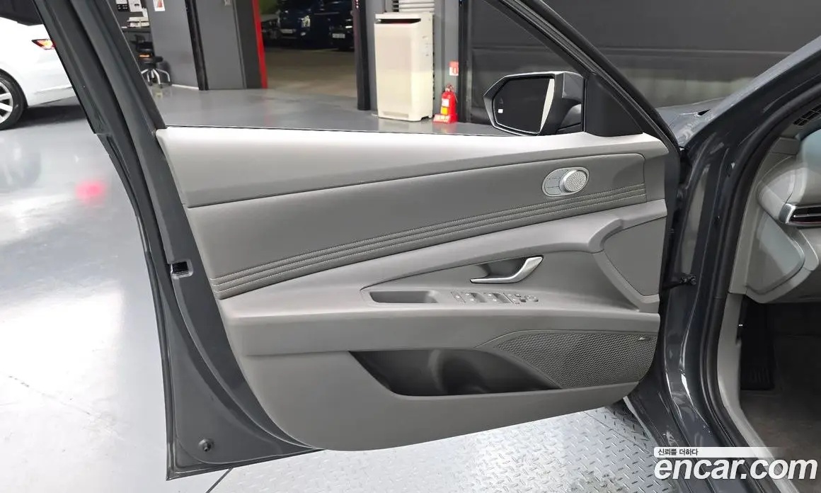 Hyundai Avante 2023 1.6 автомат (гидро), фото 14