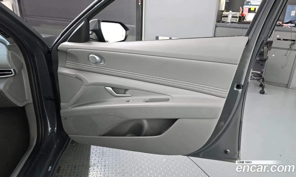 Hyundai Avante 2023 1.6 автомат (гидро), фото 15
