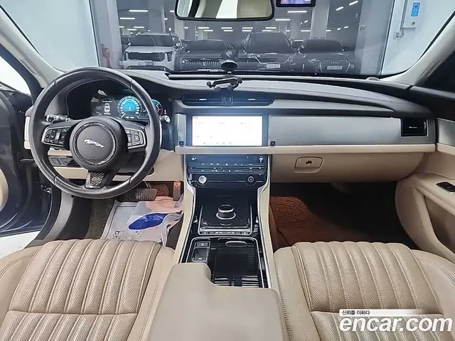 Jaguar XF 2017 2.0 автомат (гидро), миниатюра 1 Jaguar XF 2017 2.0 автомат (гидро), миниатюра 1
