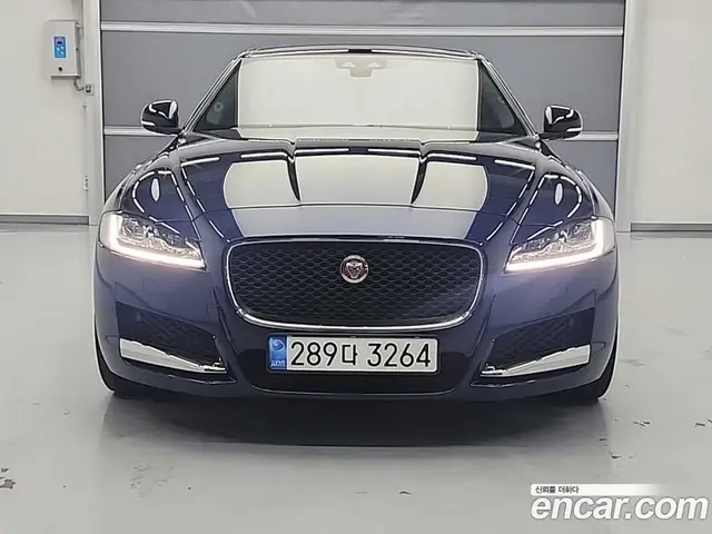 Jaguar XF 2017 2.0 автомат (гидро), миниатюра 3 Jaguar XF 2017 2.0 автомат (гидро), миниатюра 3