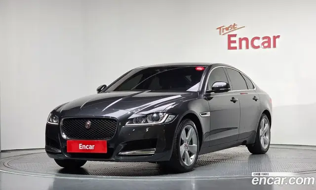 Jaguar XF 2018 2.0 автомат (гидро), миниатюра 1 Jaguar XF 2018 2.0 автомат (гидро), миниатюра 1