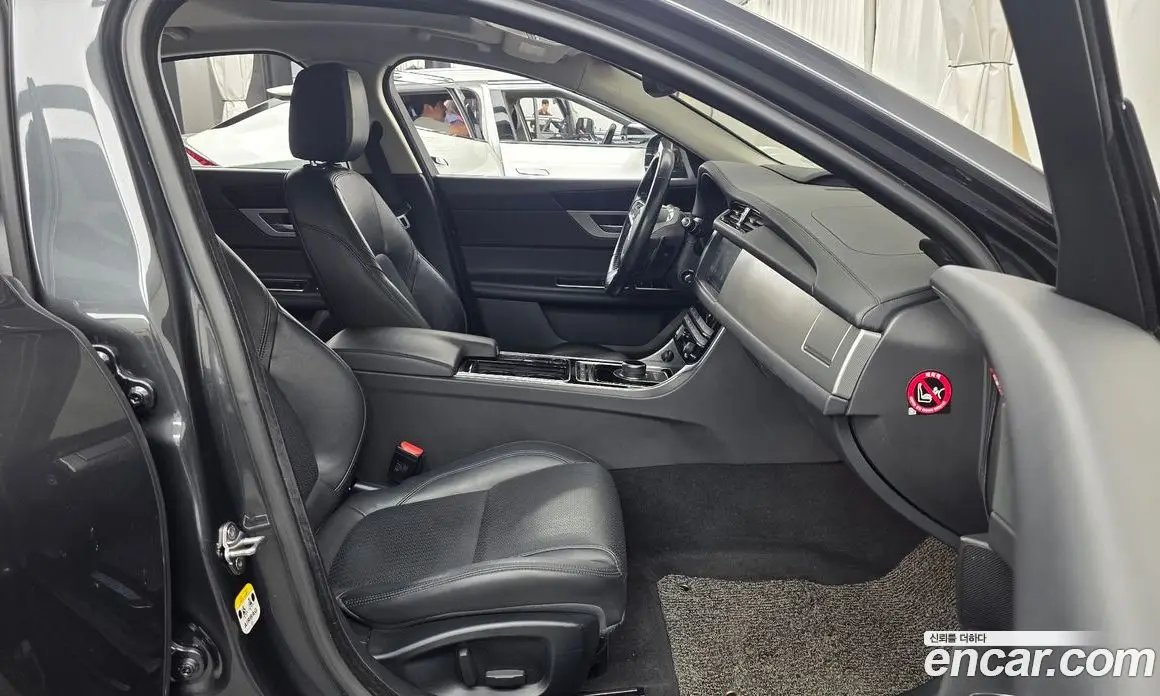 Jaguar XF 2018 2.0 автомат (гидро), фото 11 Jaguar XF 2018 2.0 автомат (гидро), фото 11
