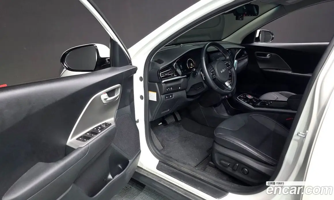 Kia Niro 2022 0.2 автомат (гидро), фото 10 Kia Niro 2022 0.2 автомат (гидро), фото 10