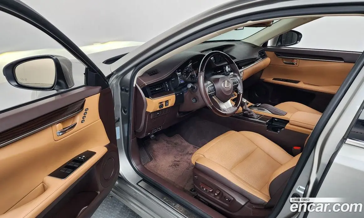 Lexus ES 2016 2.5 автомат (гидро), фото 10 Lexus ES 2016 2.5 автомат (гидро), фото 10