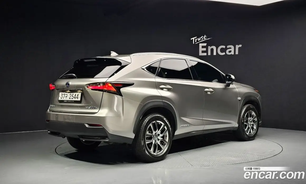 Lexus NX 2017 2.5 автомат (гидро), фото 2 Lexus NX 2017 2.5 автомат (гидро), фото 2