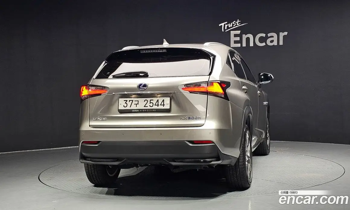 Lexus NX 2017 2.5 автомат (гидро), фото 4 Lexus NX 2017 2.5 автомат (гидро), фото 4