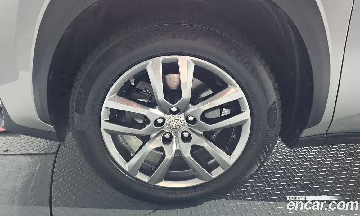 Lexus NX 2017 2.5 автомат (гидро), фото 5 Lexus NX 2017 2.5 автомат (гидро), фото 5