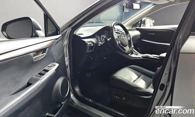 Lexus NX 2017 2.5 автомат (гидро), миниатюра 10 Lexus NX 2017 2.5 автомат (гидро), миниатюра 10