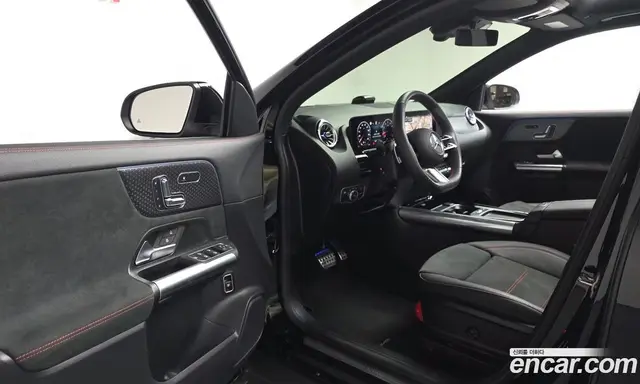 Mercedes-Benz GLA-Class 2025 2.0 автомат (гидро), миниатюра 12