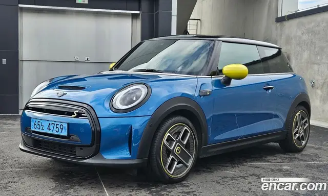 Mini Cooper 2023 автомат (гидро), миниатюра 1 Mini Cooper 2023 автомат (гидро), миниатюра 1