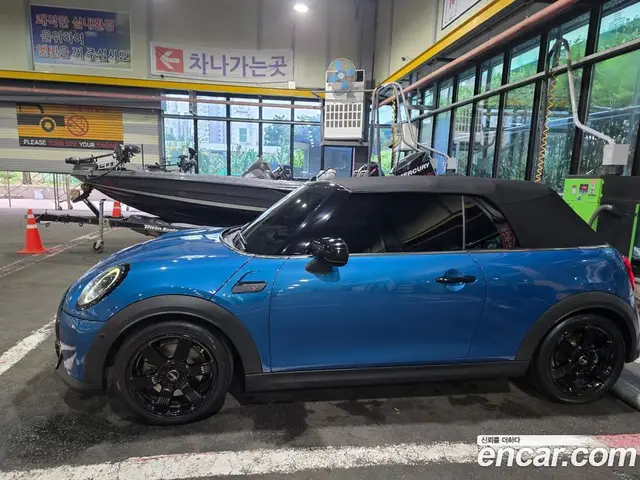 Mini Cooper Convertible 2022 2.0 автомат (гидро), миниатюра 2 Mini Cooper Convertible 2022 2.0 автомат (гидро), миниатюра 2