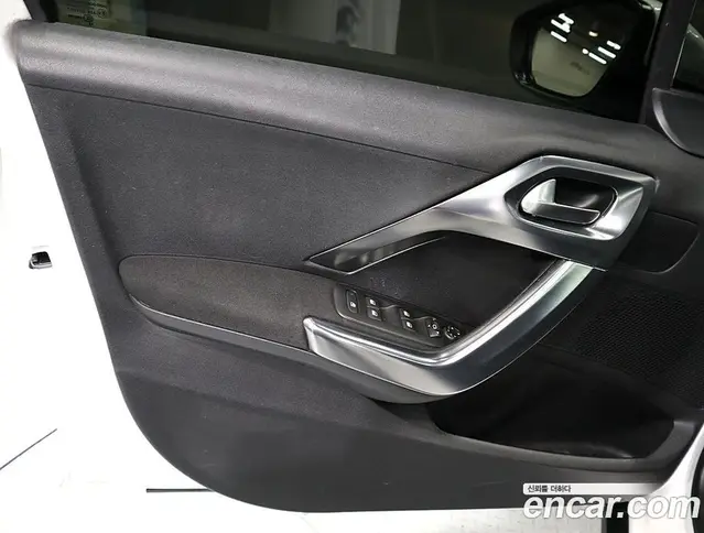Peugeot 2008 2019 1.5 автомат (гидро), миниатюра 7