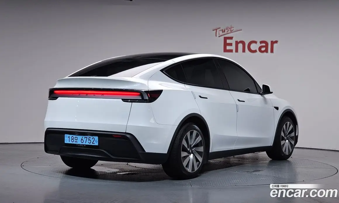 Tesla Model Y 2025 0.2 автомат (гидро), фото 1 Tesla Model Y 2025 0.2 автомат (гидро), фото 1