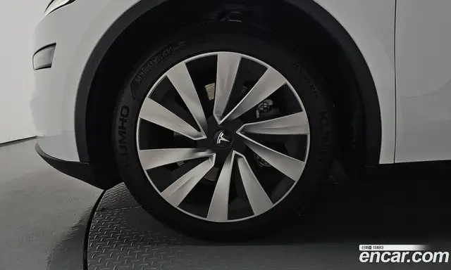 Tesla Model Y 2025 0.2 автомат (гидро), миниатюра 4 Tesla Model Y 2025 0.2 автомат (гидро), миниатюра 4