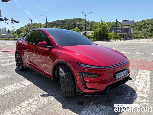 Tesla Model Y 2025 1.0 автомат (гидро), миниатюра 1 Tesla Model Y 2025 1.0 автомат (гидро), миниатюра 1