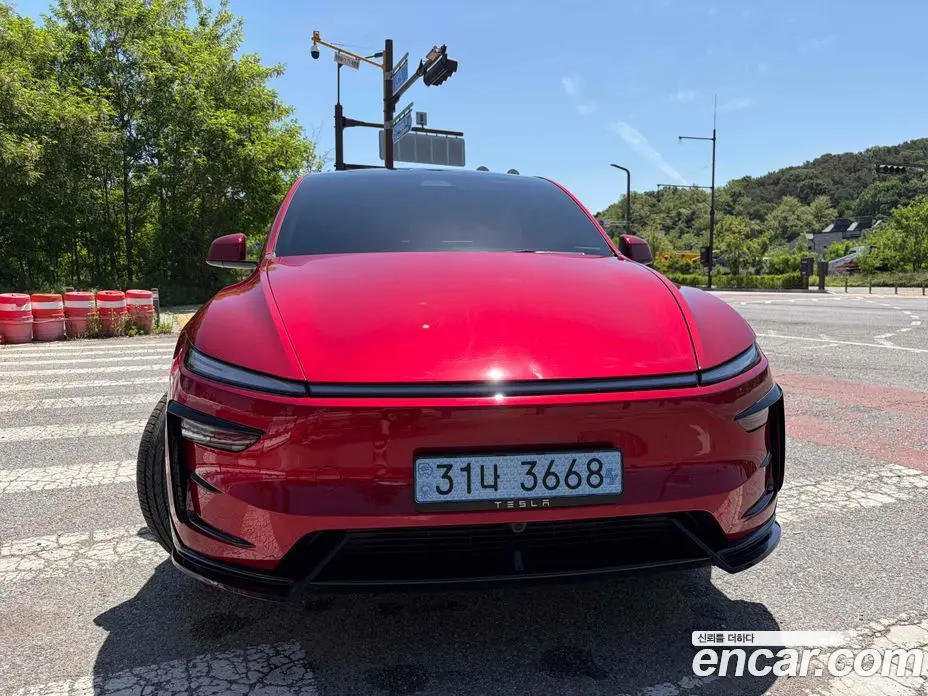 Tesla Model Y 2025 1.0 автомат (гидро), фото 6 Tesla Model Y 2025 1.0 автомат (гидро), фото 6