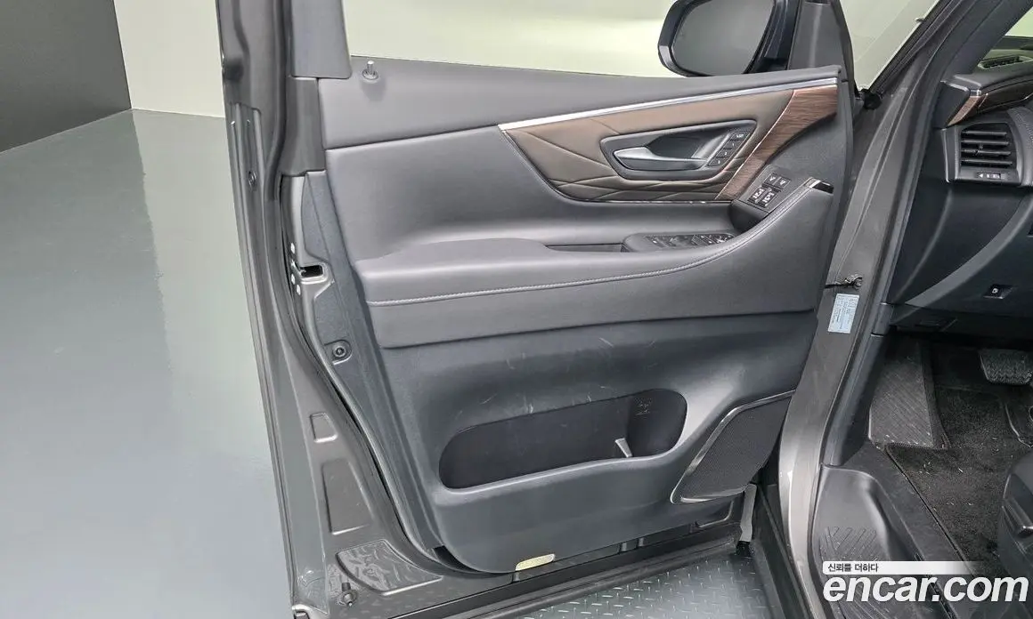 Toyota Alphard 2025 2.5 автомат (гидро), фото 14 Toyota Alphard 2025 2.5 автомат (гидро), фото 14