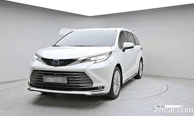 Toyota Sienna 2023 2.5 автомат (гидро), миниатюра 1 Toyota Sienna 2023 2.5 автомат (гидро), миниатюра 1