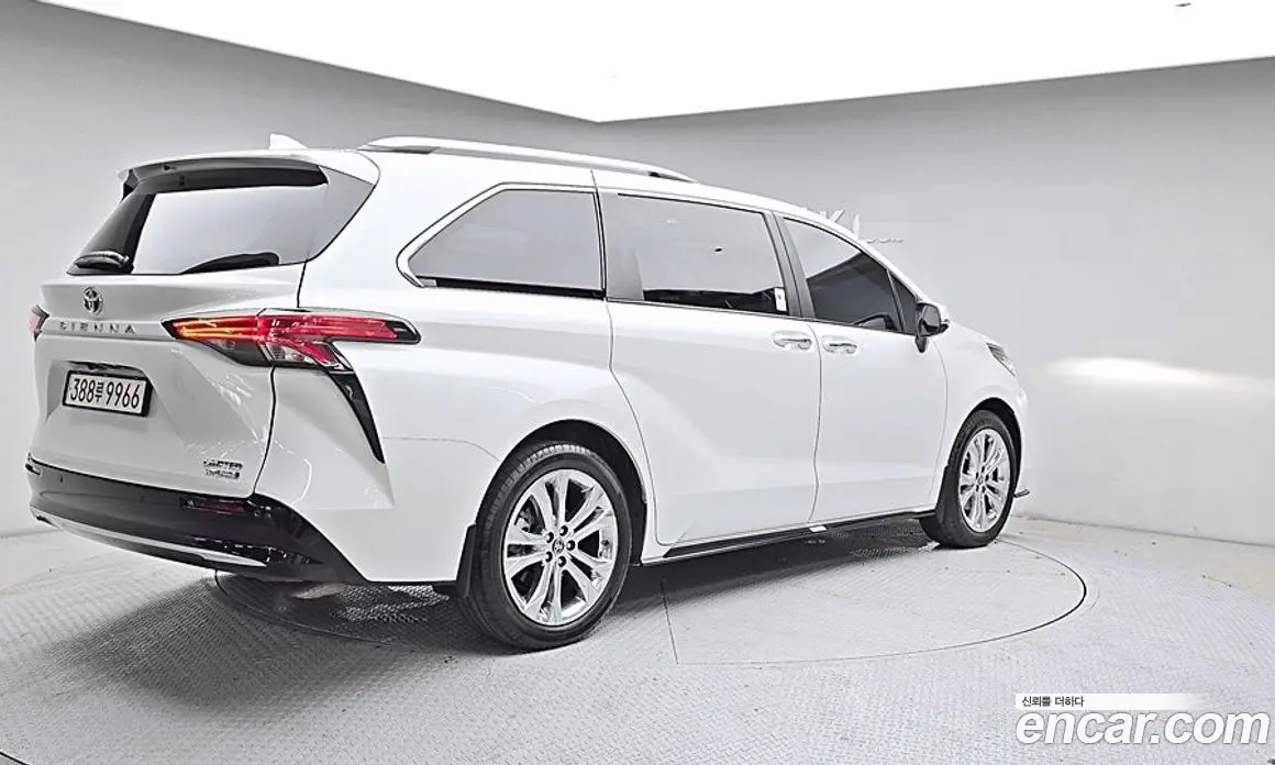 Toyota Sienna 2023 2.5 автомат (гидро), фото 4 Toyota Sienna 2023 2.5 автомат (гидро), фото 4