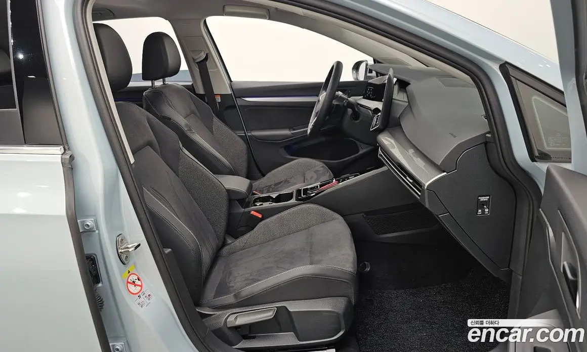 Volkswagen Golf 2025 2.0 автомат (гидро), фото 17 Volkswagen Golf 2025 2.0 автомат (гидро), фото 17