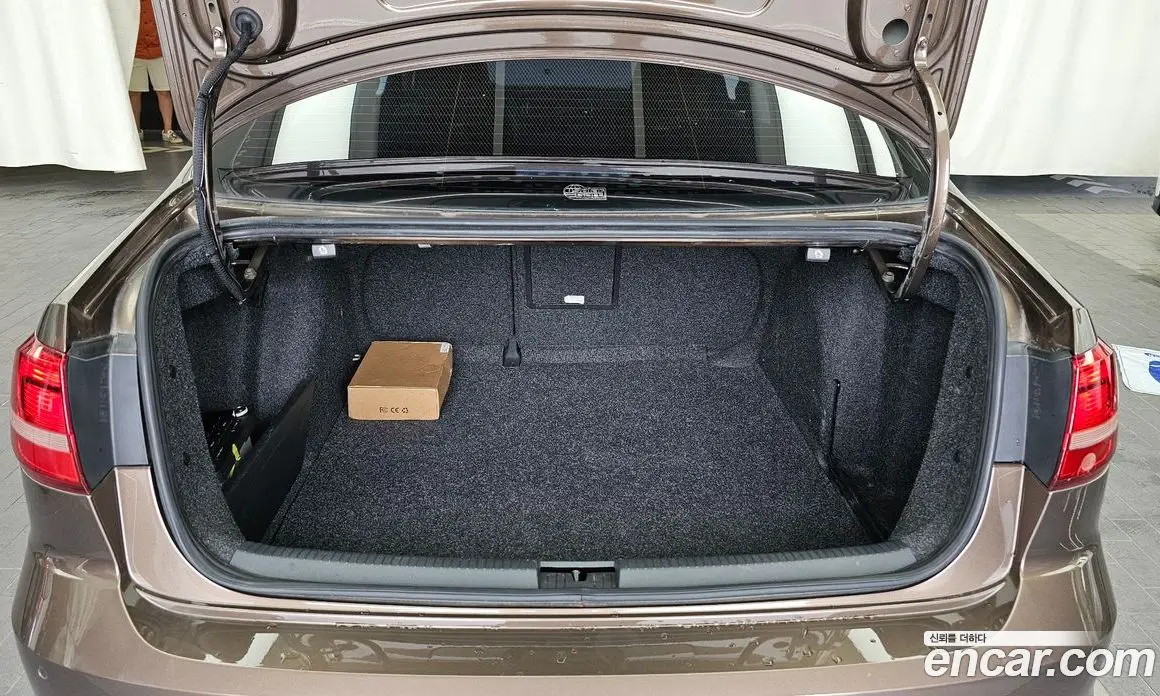 Volkswagen Jetta 2015 2.0 автомат (гидро), фото 20 Volkswagen Jetta 2015 2.0 автомат (гидро), фото 20