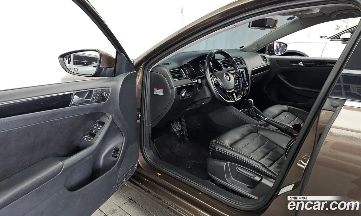Volkswagen Jetta 2015 2.0 автомат (гидро), фото 10 Volkswagen Jetta 2015 2.0 автомат (гидро), фото 10