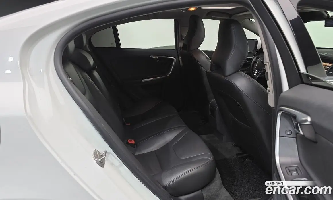 Volvo S60 2017 2.0 автомат (гидро), фото 11 Volvo S60 2017 2.0 автомат (гидро), фото 11
