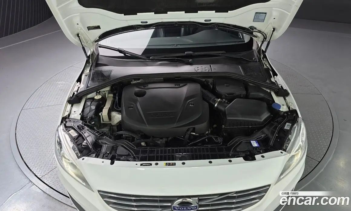 Volvo S60 2017 2.0 автомат (гидро), фото 6 Volvo S60 2017 2.0 автомат (гидро), фото 6