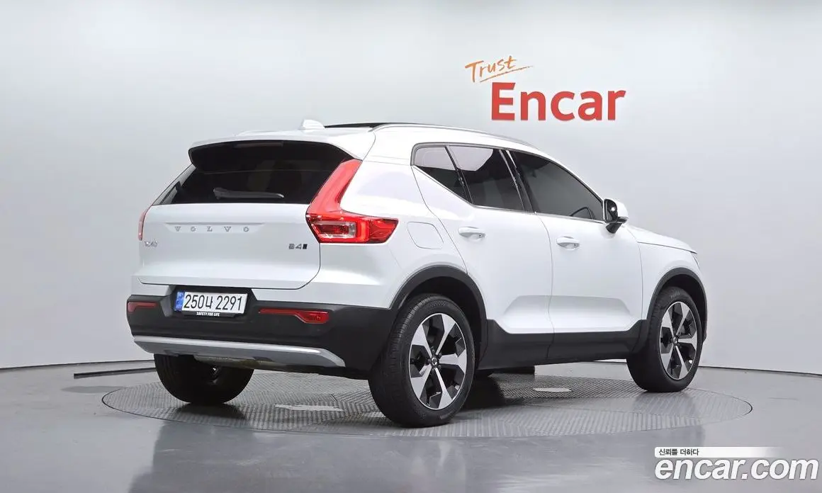Volvo XC40 2024 2.0 автомат (гидро), фото 2 Volvo XC40 2024 2.0 автомат (гидро), фото 2