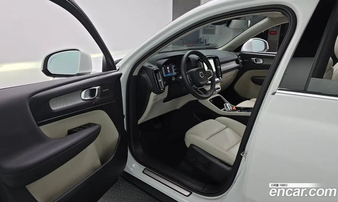 Volvo XC40 2024 2.0 автомат (гидро), фото 13 Volvo XC40 2024 2.0 автомат (гидро), фото 13