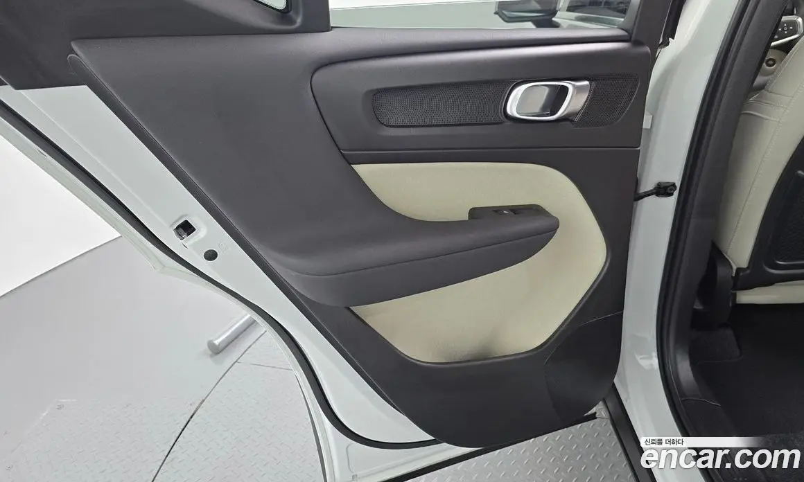 Volvo XC40 2024 2.0 автомат (гидро), фото 15 Volvo XC40 2024 2.0 автомат (гидро), фото 15