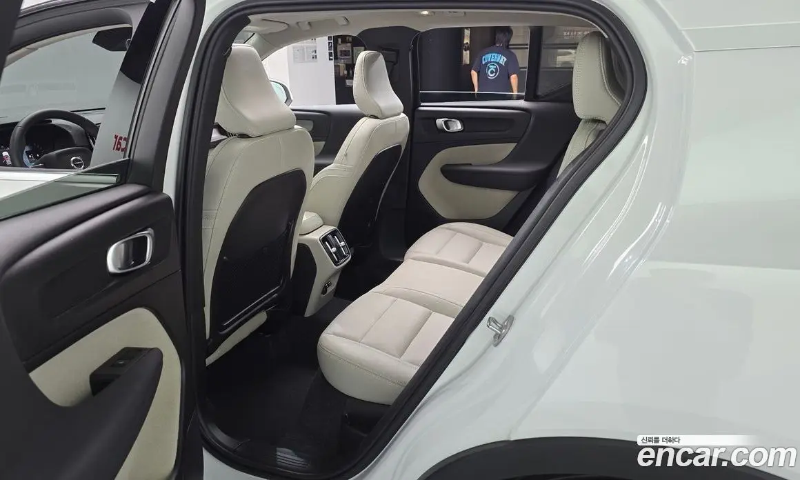 Volvo XC40 2024 2.0 автомат (гидро), фото 16 Volvo XC40 2024 2.0 автомат (гидро), фото 16